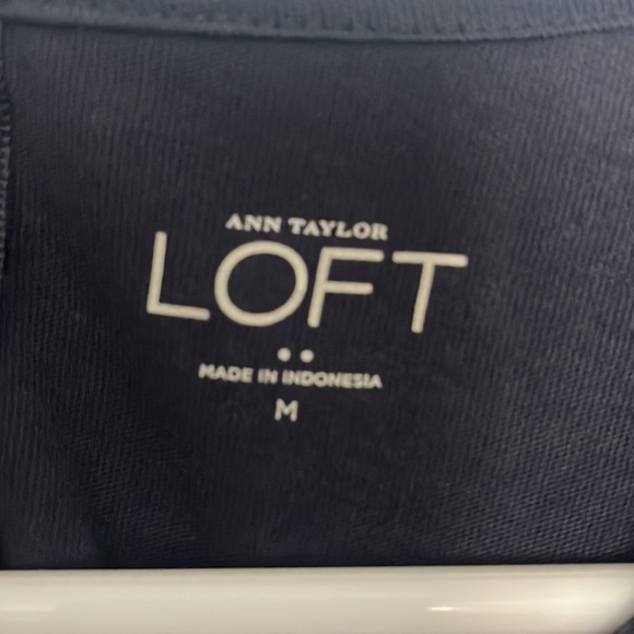 Ann Taylor navy T-shirt - Picture 2 of 3